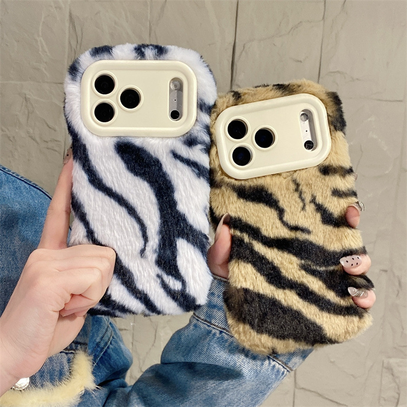 Apple Iphone 16 - Lüks Zebra Desenli Tüylü Peluş Telefon